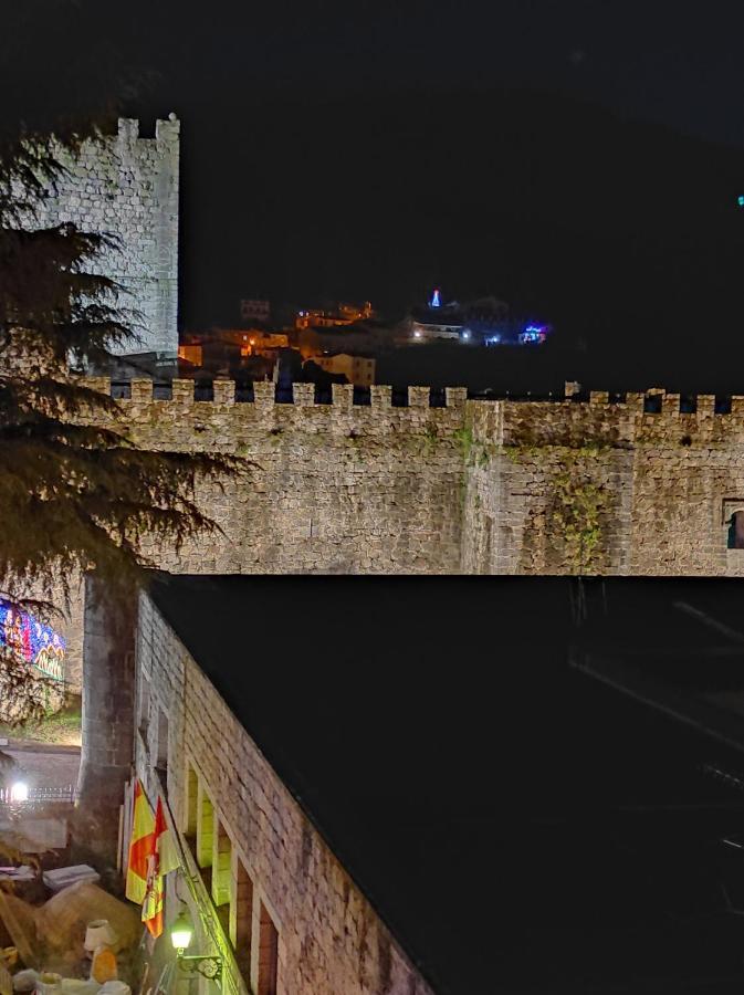 Hostal El Castillo アレーナス・デ・サン・ペドロ エクステリア 写真
