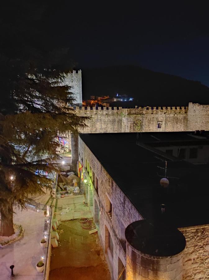 Hostal El Castillo アレーナス・デ・サン・ペドロ エクステリア 写真