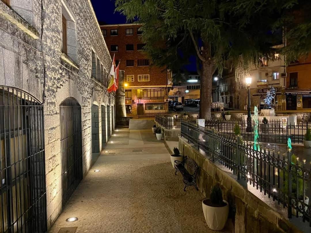 Hostal El Castillo アレーナス・デ・サン・ペドロ エクステリア 写真