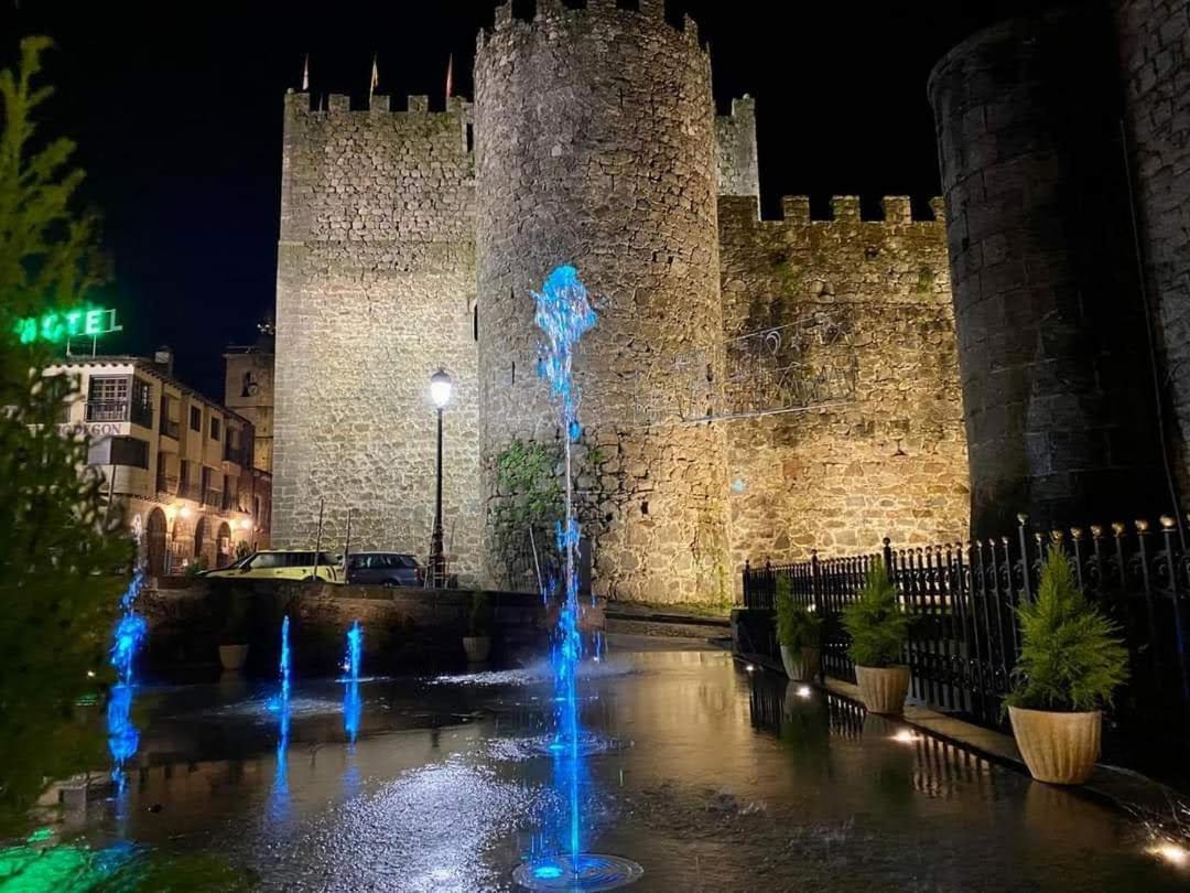 Hostal El Castillo アレーナス・デ・サン・ペドロ エクステリア 写真