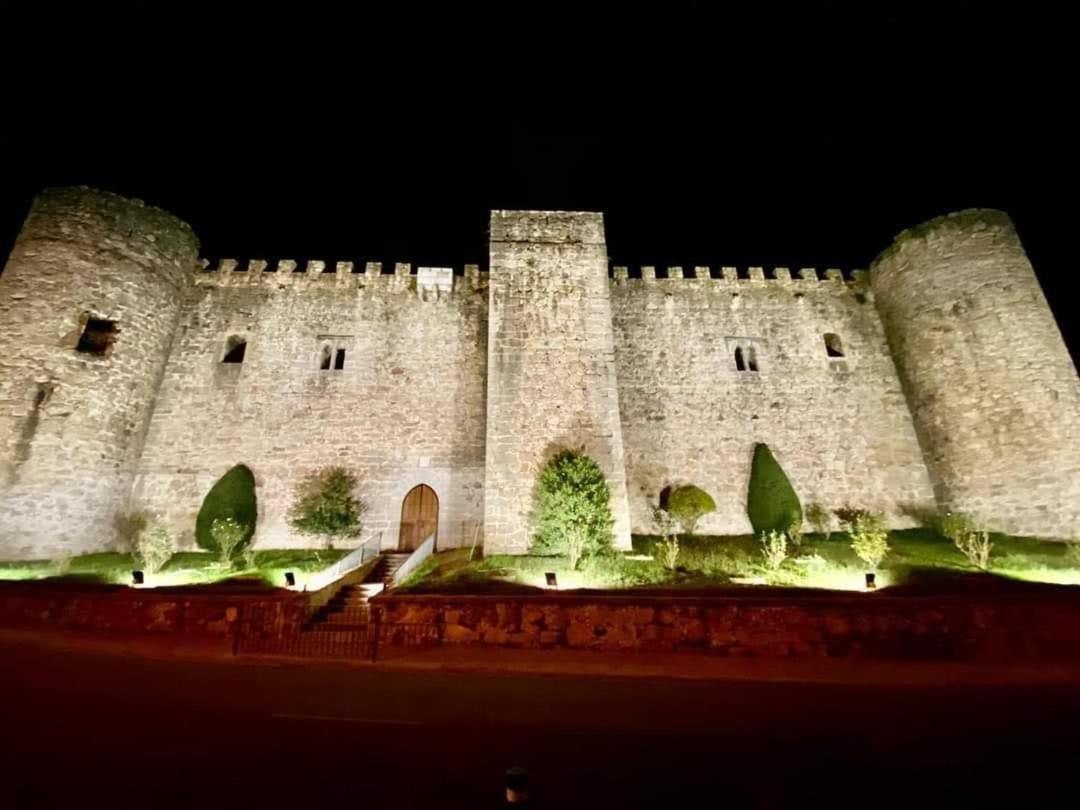 Hostal El Castillo アレーナス・デ・サン・ペドロ エクステリア 写真
